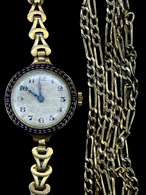 Lot 1229 - A 9ct yellow gold chain, af, approx 3g, and a...