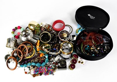 Lot 877 - A quantity of costume jewellery, to include...
