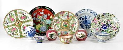 Lot 206 - A collection of Chinese ceramics to include...