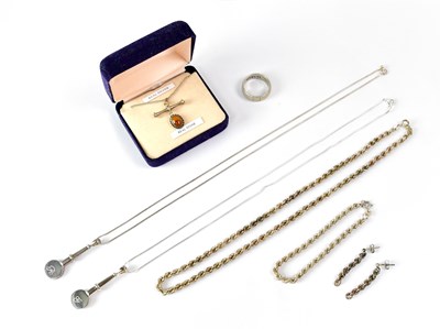 Lot 813 - A matching set of necklace, bracelet and a...