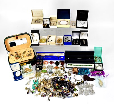 Lot 873 - A large quantity of costume jewellery to...