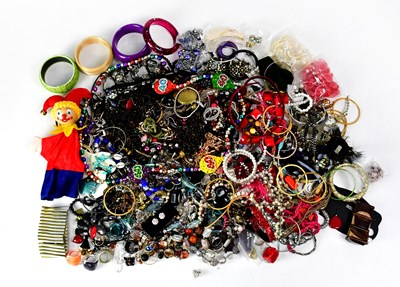 Lot 860 - A quantity of costume jewellery, to include...