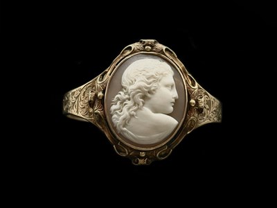 Lot 1240 - A late Victorian yellow metal hinged oval...
