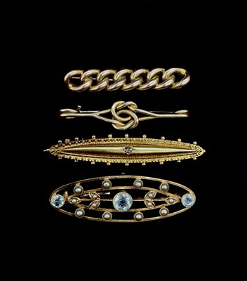 Lot 1243 - A late Victorian 15ct gold and diamond chip...