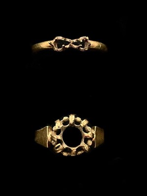 Lot 1252 - Two yellow metal ring mounts, sizes N and N...