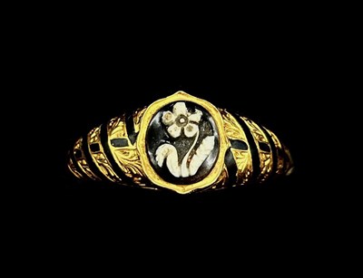 Lot 1255 - An early Victorian 18ct yellow gold black...