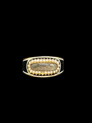 Lot 1256 - A George III yellow metal black and white...