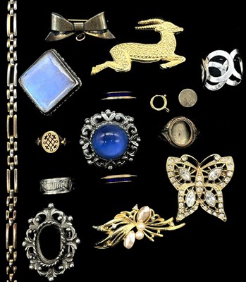 Lot 1262 - A small group of jewellery including two...