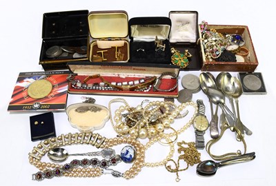 Lot 1935 - A small quantity of assorted coins and costume...