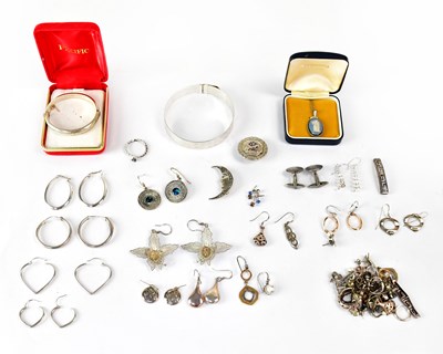 Lot 809 - A group of hallmarked silver items, comprising...