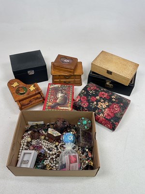 Lot 1131 - A quantity of costume jewellery and an...