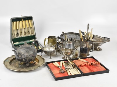 Lot 1524 - A quantity of silver plated items including...