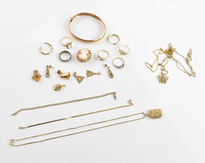 Lot 5 - A group of 9ct yellow gold and yellow metal...