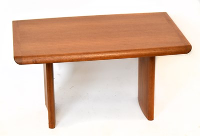 Lot 1721 - VEJLE STOLE & MOBELFABRIK; a mid-century teak coffee table