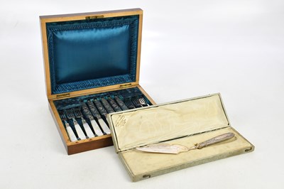 Lot 1022 - A Continental white metal cased cake slice and...
