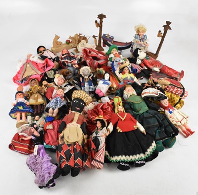 Lot 858 - A collection vintage dolls including cloth...