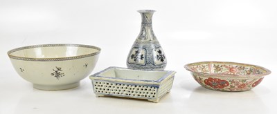 Lot 551 - A circa 1800 Chinese porcelain footed bowl,...