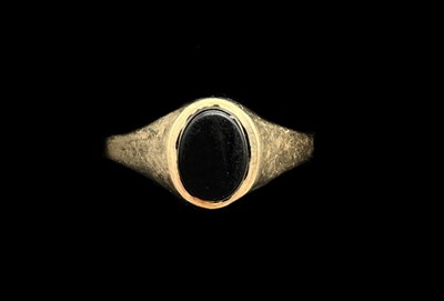 Lot 1198 - A 9ct yellow gold black onyx signet ring, size...