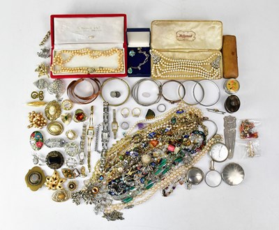 Lot 1129 - A large quantity of vintage costume jewellery,...