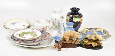 Lot 651 - A mixed collection of ceramics including...