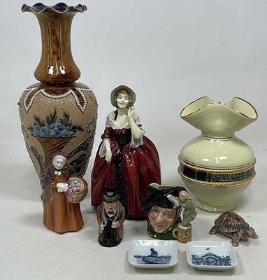 Lot 268 - A group of mixed ceramics, to include a...