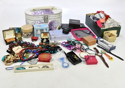 Lot 480 - A large collection of assorted costume...