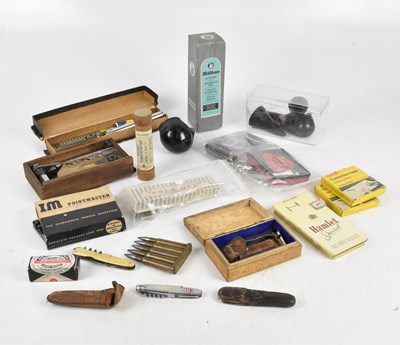 Lot 1432 - An assortment of collectors' items including...