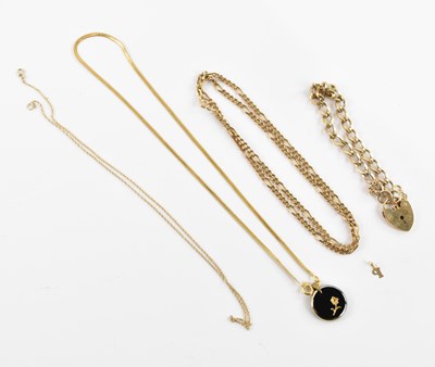 Lot 373 - A 9ct yellow gold flat link chain, length 51cm,...