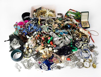 Lot 1138 - A large quantity of costume jewellery to...