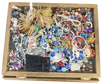 Lot 1365 - A large quantity of assorted costume jewellery...