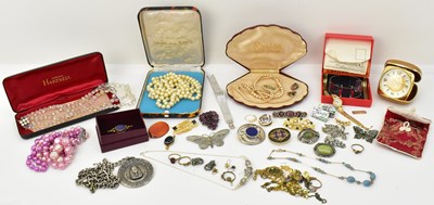 Lot 1368 - A collection of mixed costume jewellery...