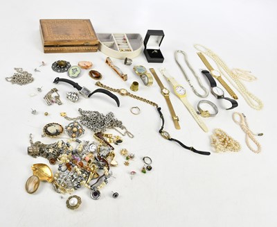 Lot 457 - A quantity of costume jewellery and...