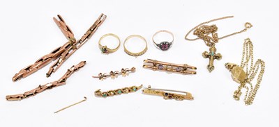 Lot 1262 - An assortment of 9ct gold jewellery