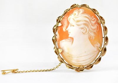 Lot 1068 - A 9ct yellow gold mounted cameo brooch, approx....