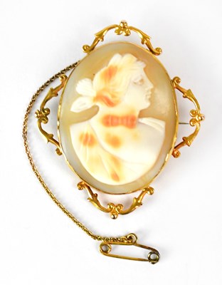 Lot 1070 - A 9ct yellow gold mounted cameo brooch, with...