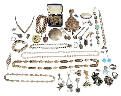 Lot 1359 - A mixed group of vintage and modern costume...