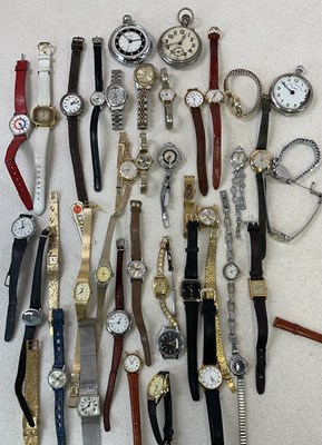 Lot 1342 - A large collection of vintage lady's...