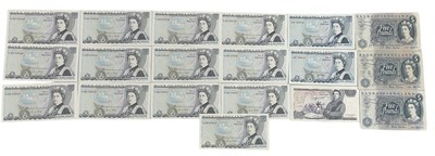Lot 1425 - A collection of twenty five pound notes...