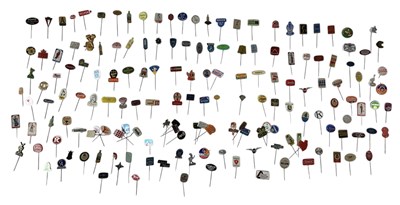 Lot 332 - A collection of approximately 150 vintage pin...