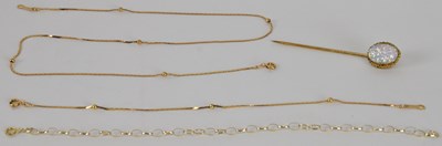 Lot 1319 - A 9ct yellow gold necklace, length approx 40cm,...