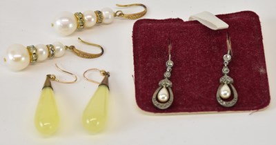 Lot 1339 - A pair of yellow metal mounted pale green...