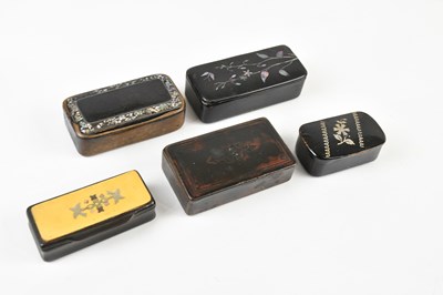 Lot 1453 - Five Victorian papier-mâché/horn snuff boxes,...