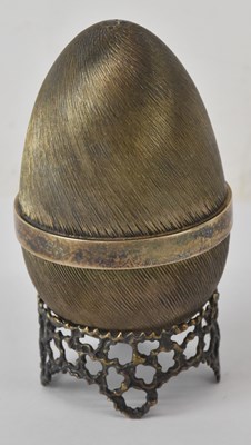 Lot 1027 - STUART DEVLIN; an Elizabeth II hallmarked...