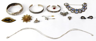 Lot 1114 - A quantity of vintage 925 and sterling silver...