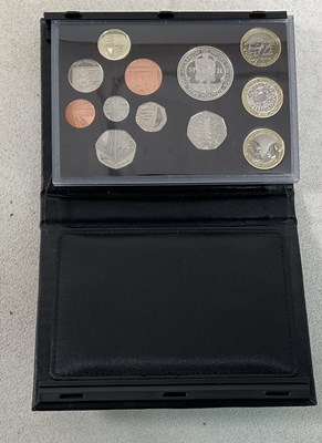 Lot 1423 - ROYAL MINT; a United Kingdom 2009 Proof Set,...