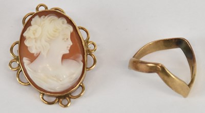 Lot 1284 - A cameo brooch in a 9ct gold mount, length 3cm,...