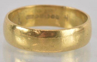 Lot 1118 - A 22ct gold band ring, size U, approx 7.6g.