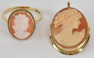 Lot 1278 - A 9ct gold cameo brooch, length 2.5cm, and a...
