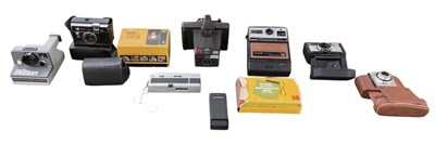 Lot 436 - A quantity of camera and photography equipment...