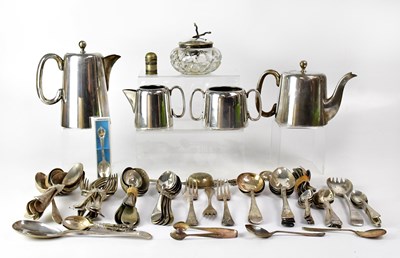 Lot 876 - A quantity of plated items, to include a...